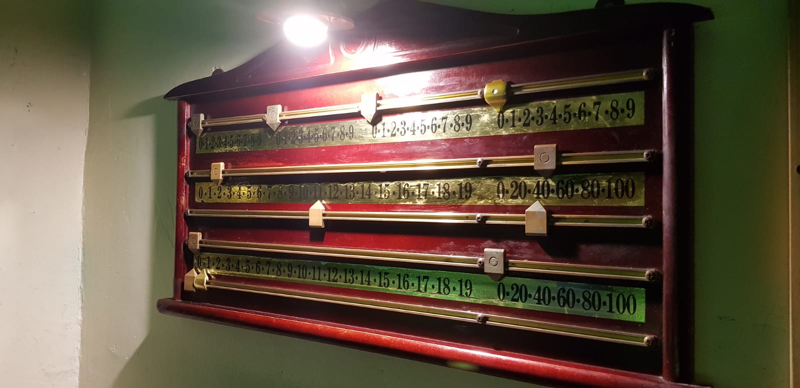 Snooker scoreboards: Three traditional options