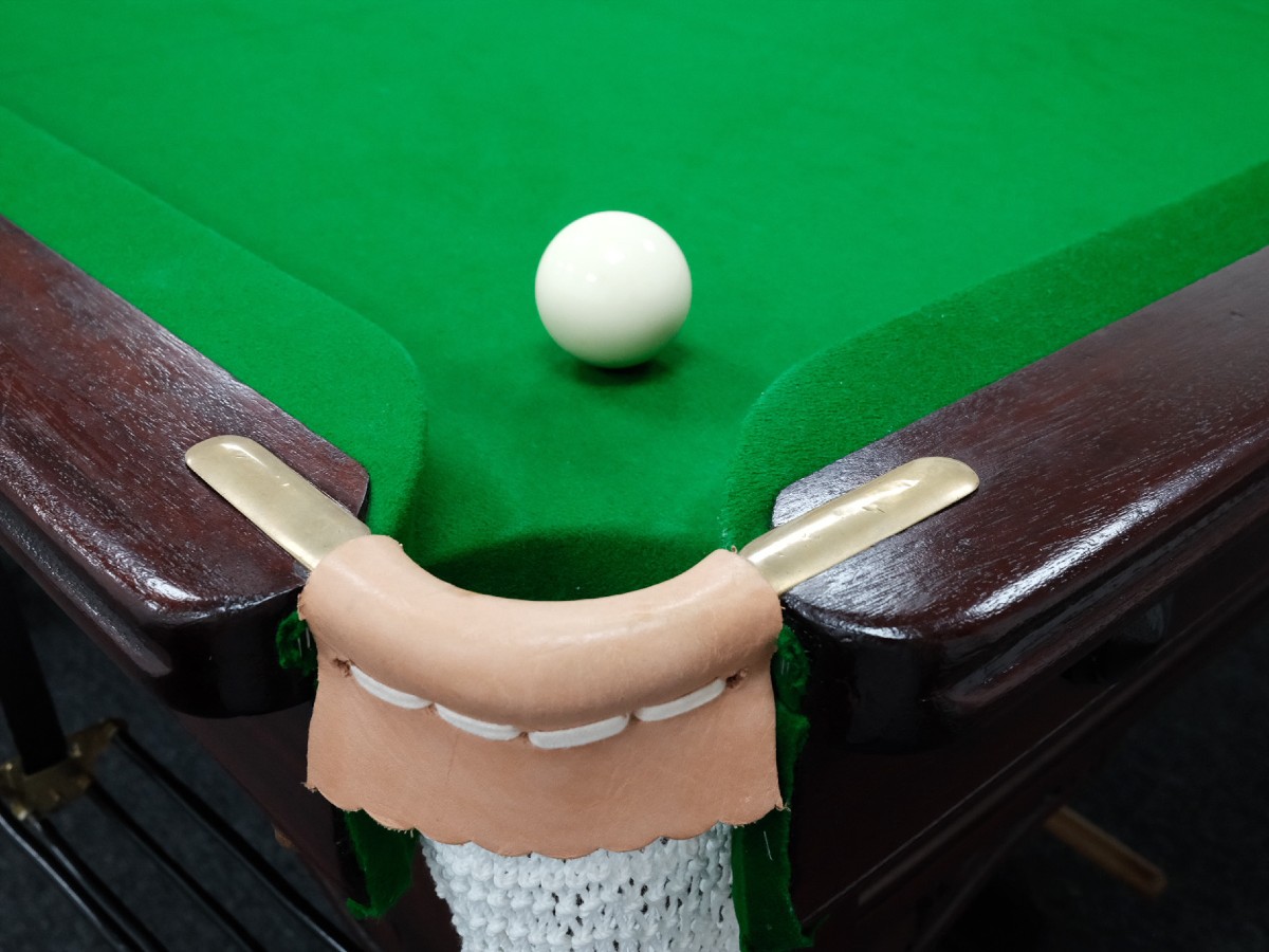 snooker cue ball near pocket on Snooker Spot